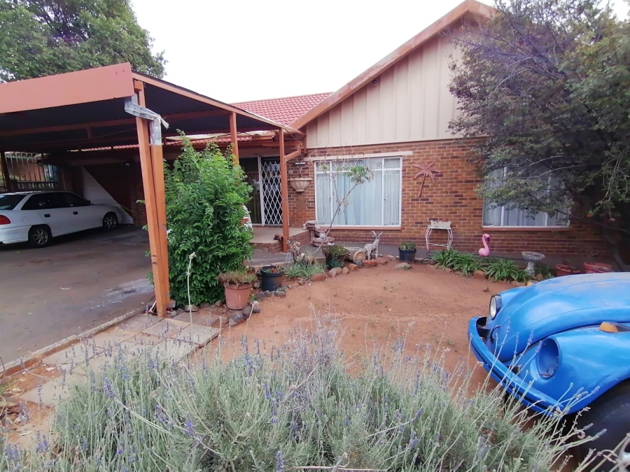 4 Bedroom Property for Sale in Fleurdal Free State